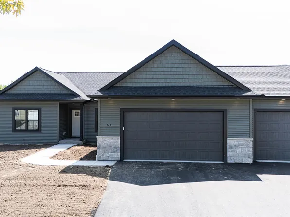 425 Village Ln, Ripon, WI 54971