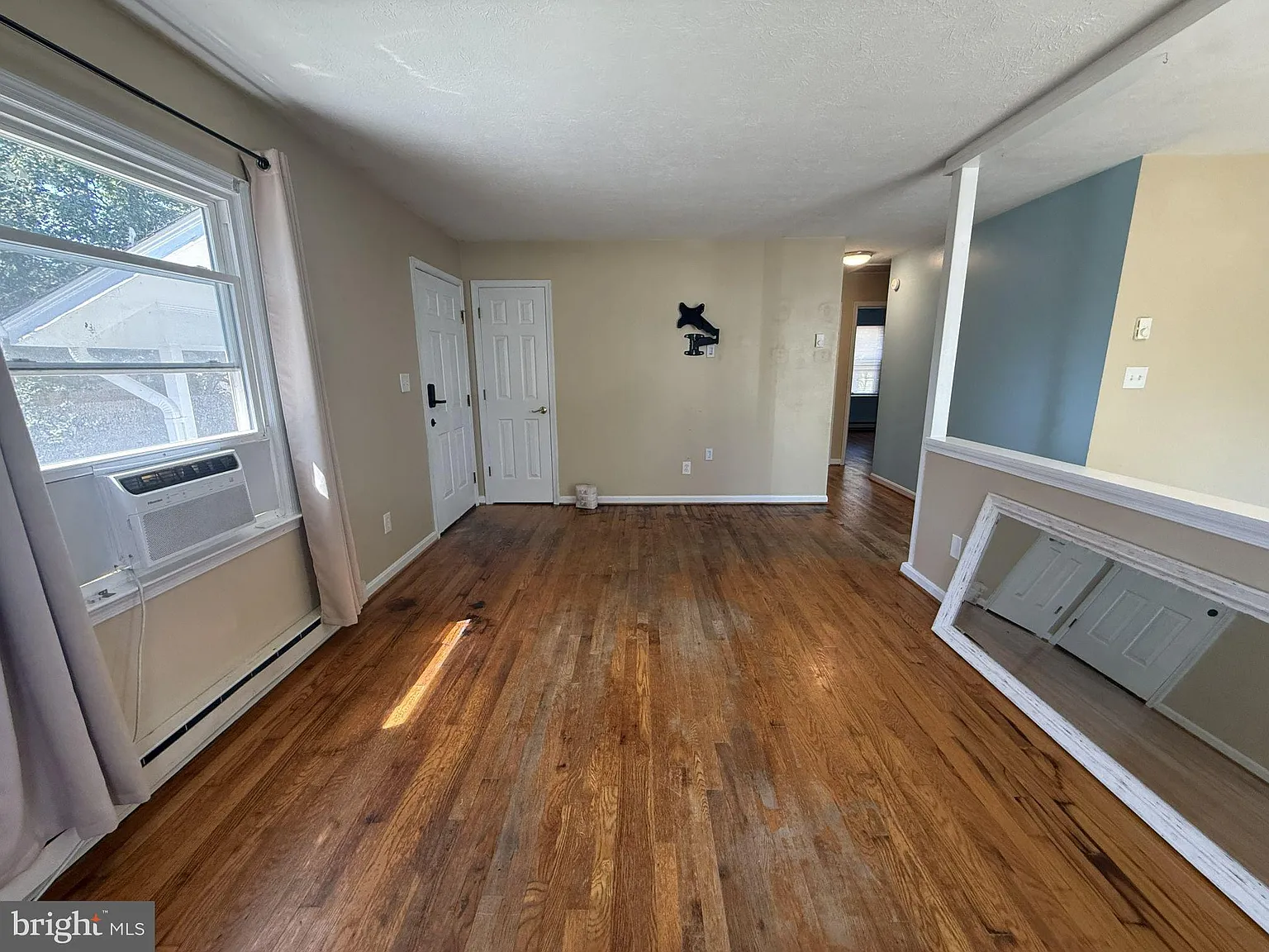 2 bed, 1.0 bath, 936 sqft, $1,700 — Photo 4