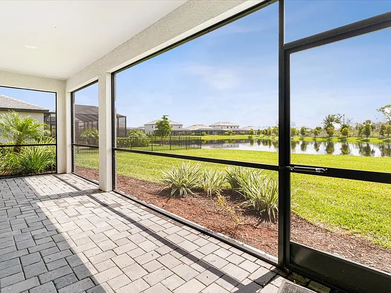 4873 Seafoam Trl — Photo 16