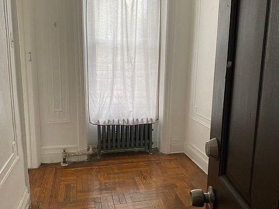 4th image of 257 Vernon Ave #2