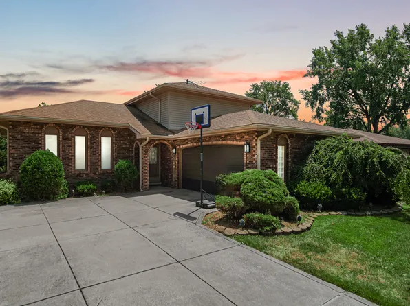 18443 Maple St, Lansing, IL 60438