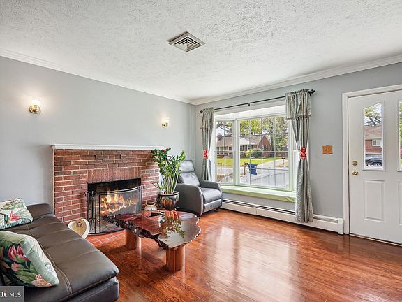 4th image of 1604 Woodside Dr