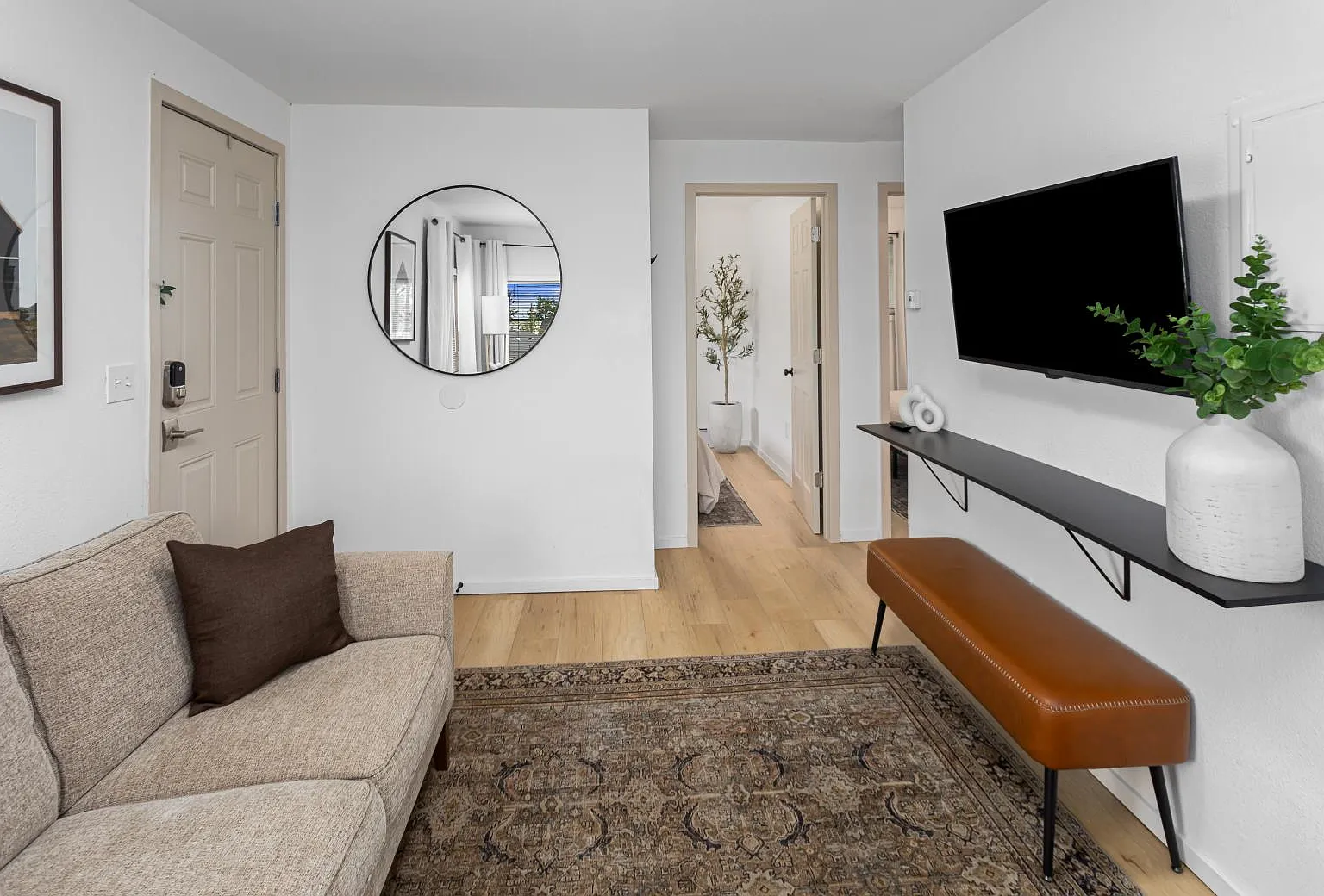 2 bed, 600 sqft, $1,600 — Photo 1