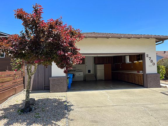 2nd image of 2780 Oakmont Dr