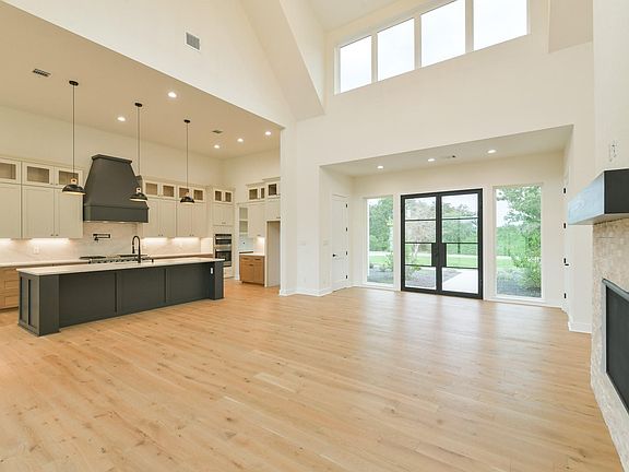 4th image of 6999 McCrae Ln