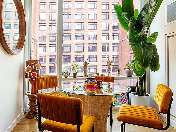 3rd image of 311 West Broadway