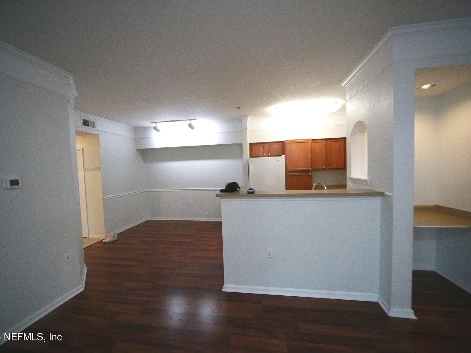 3 bed, 2.0 bath, 1345 sqft, $1,600 — Photo 3