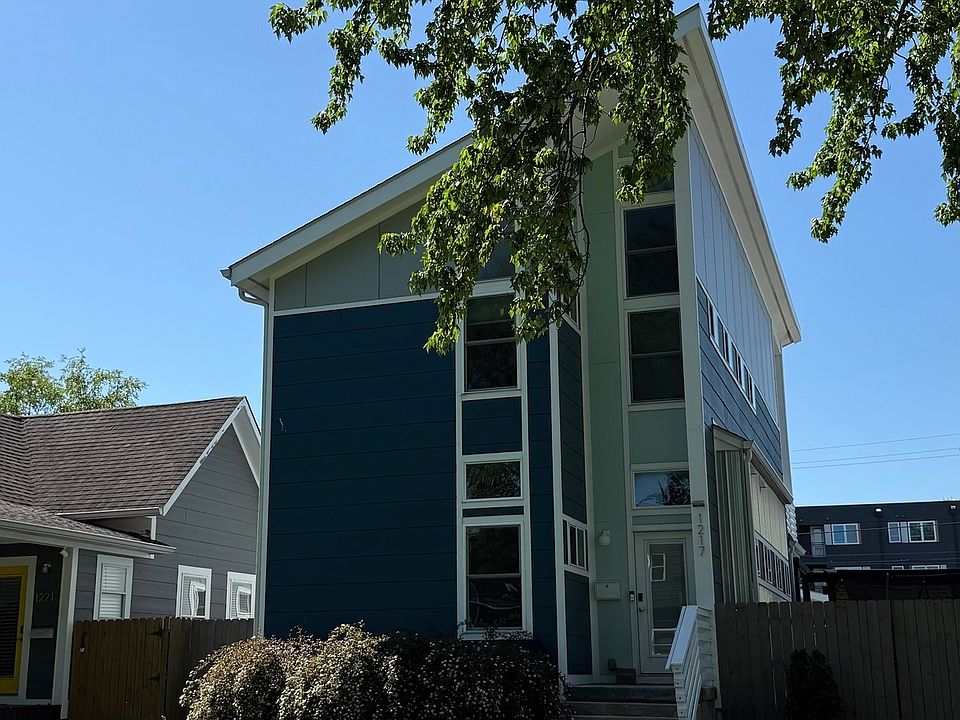 2nd image of 1217 Woodlawn Ave