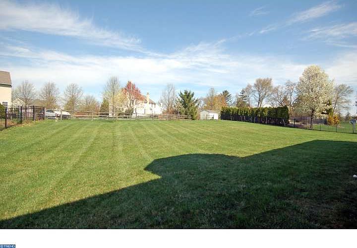 2nd image of 33 Compton Dr
