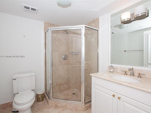 5th image of 20201 E Country Club Dr APT 1802