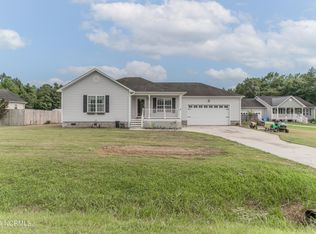 208 Deer Haven Dr, Richlands, NC 28574