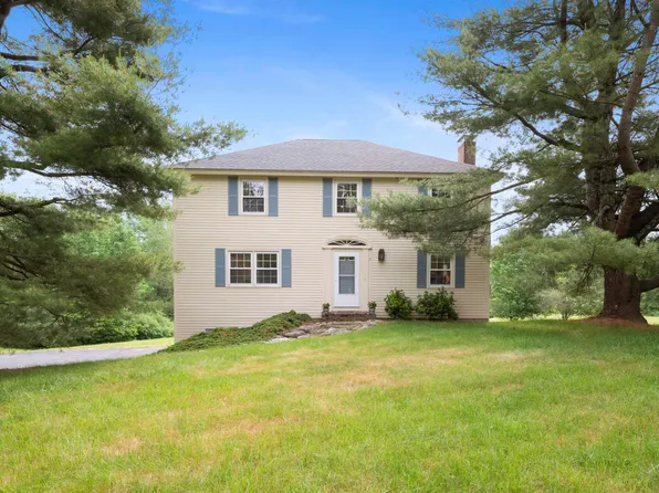 6 Robin Lane, East Kingston, NH 03827