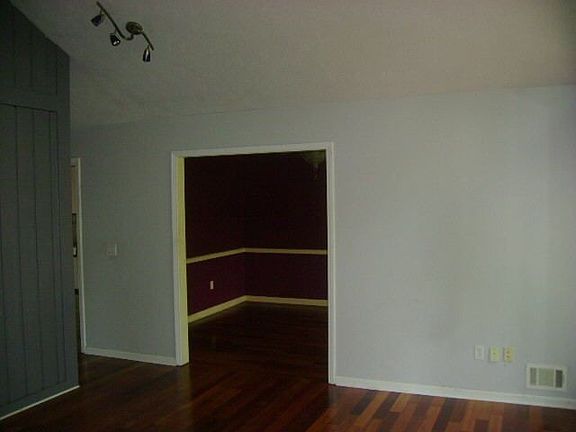 2nd image of 3014 Oak Dr