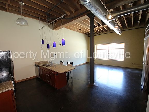 3rd image of 309 E Market St #3