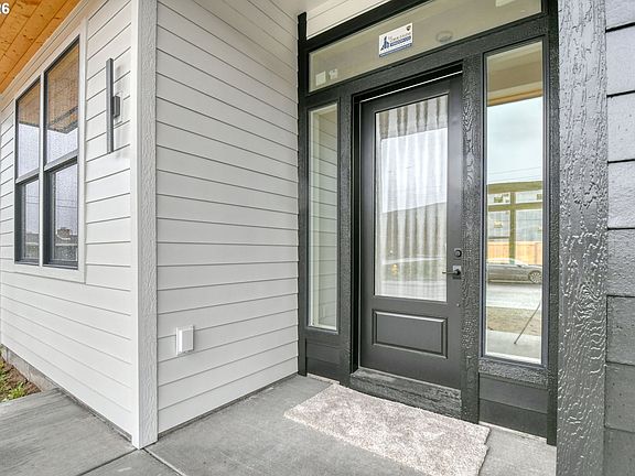 2nd image of 904 SW 43rd St