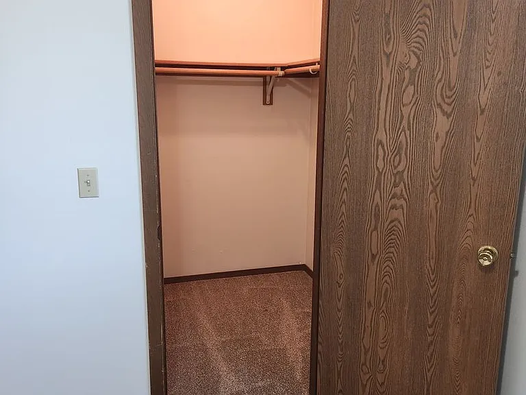 Pebble Creek Apartments — Photo 16