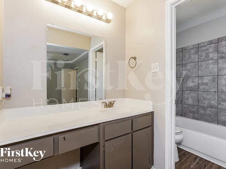 1128 Andrew St — Photo 10