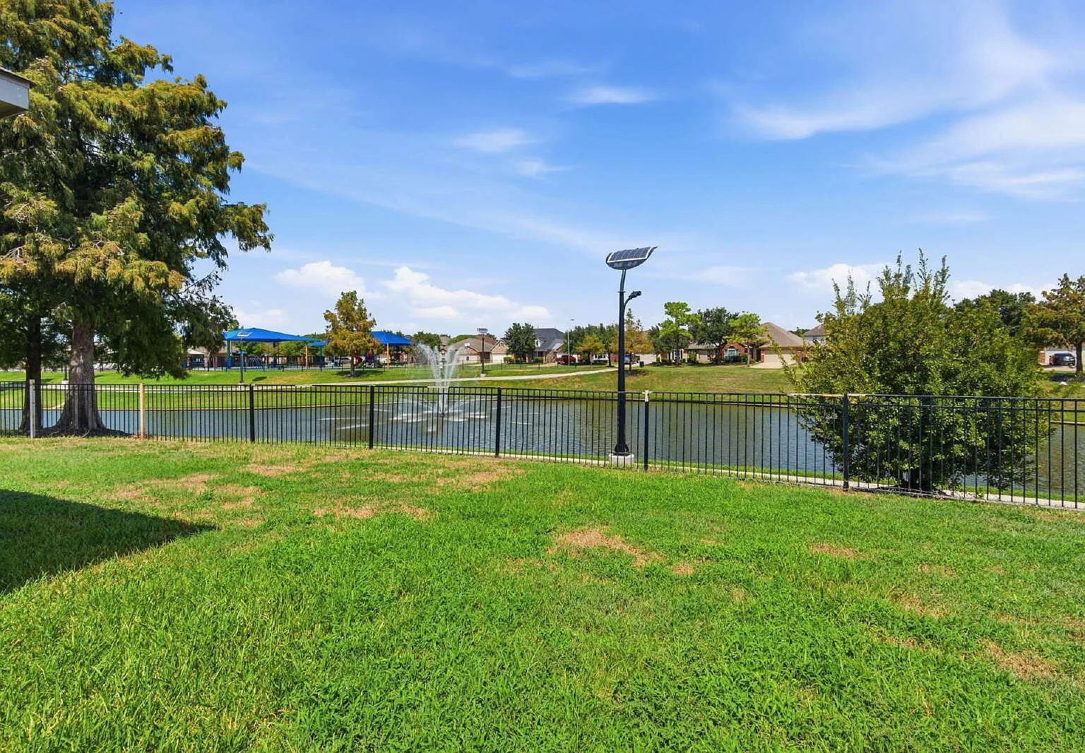 3 bed, 2.0 bath, 2319 sqft, $2,275 — Photo 3