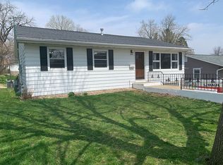 813 W 13th St, Cedar Falls, IA 50613