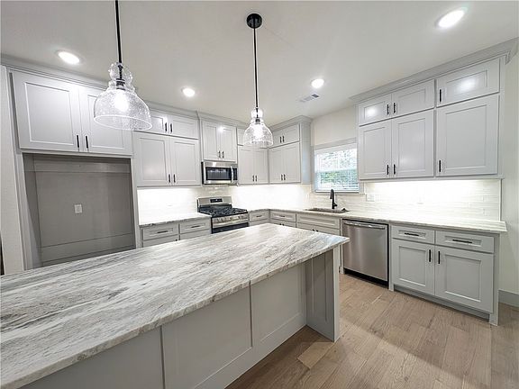 4th image of 10 Belvoir Ln