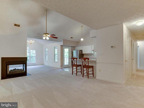 5th image of 619 Admiral Dr Unit 403