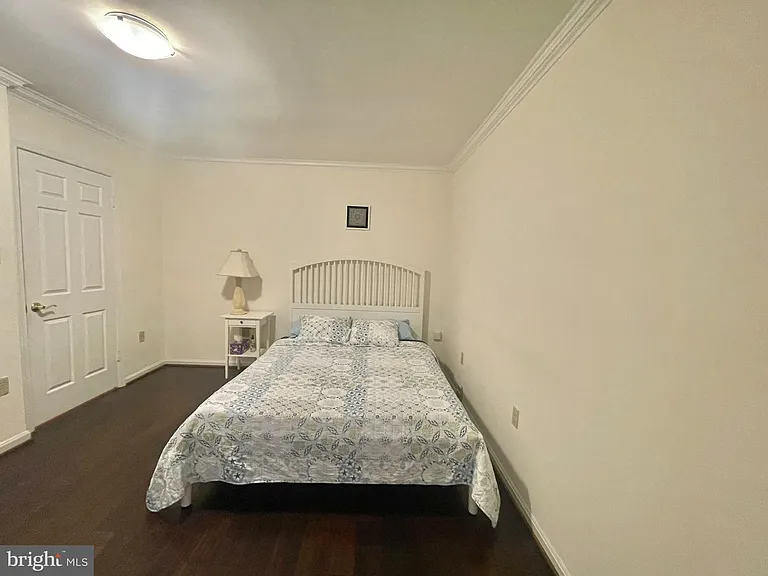 8526 Raglan Rd — Photo 7