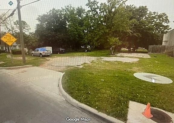 5th image of 405 Houston St
