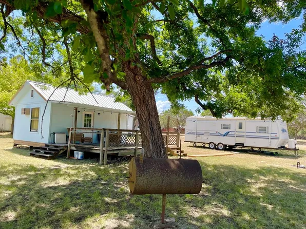 400 Y O Coleman Way, Leakey, TX 78873