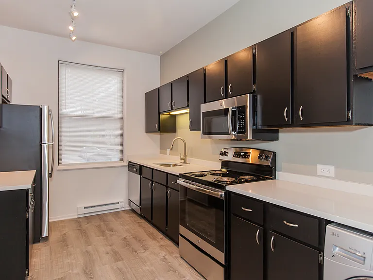 729 W Cornelia Ave #2 — Photo 7