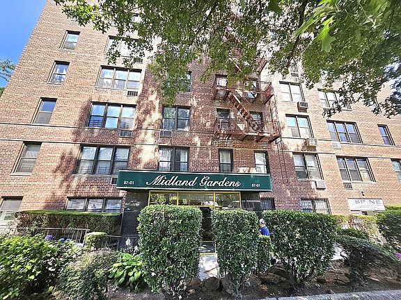 2nd image of 8701 Midland Pkwy APT 7D