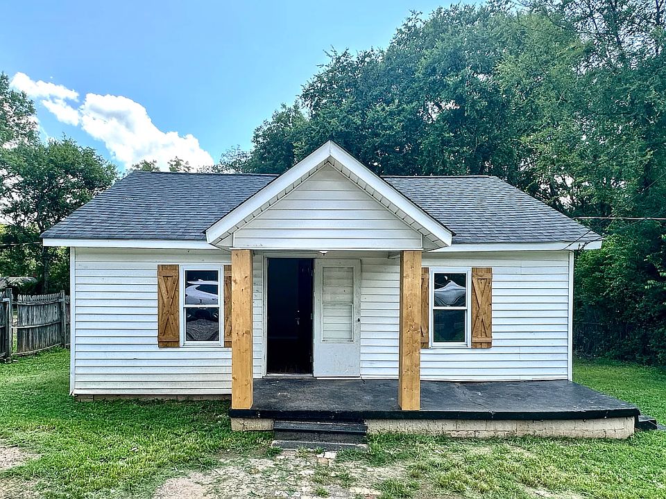 2nd image of 209 Camp St