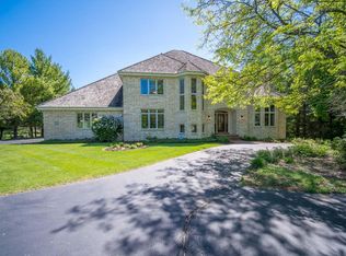 W303N3244 Timber Hill Ct, Pewaukee, WI 53072