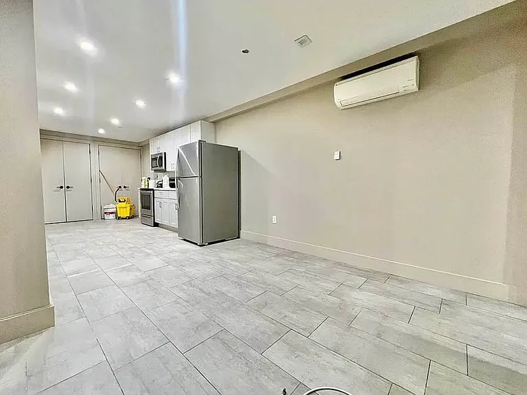 2809 Snyder Ave #B2 — Photo 3