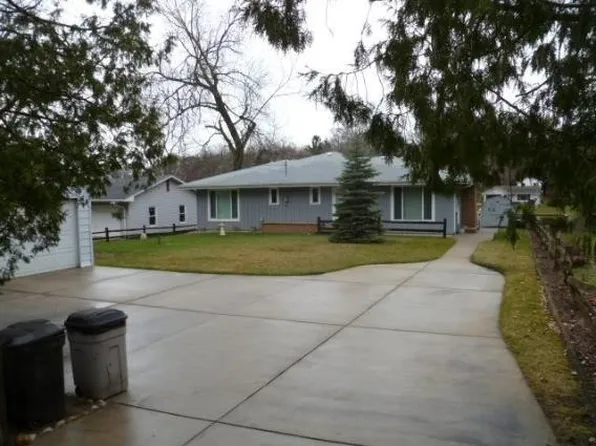 S109W34778 Jacks Bay Rd, Mukwonago, WI 53149