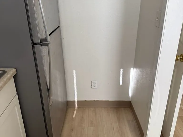 403 N School St — Photo 6