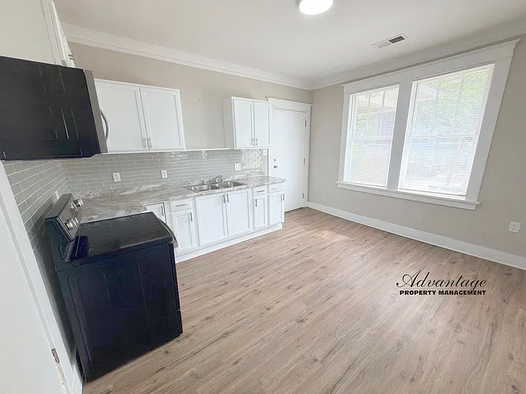 525 N Waldran Blvd #4 — Photo 7