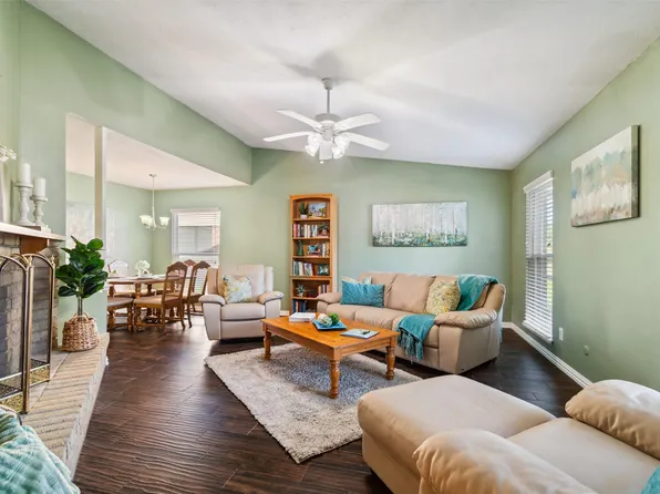 2006 Clark Trl, Grand Prairie, TX 75052