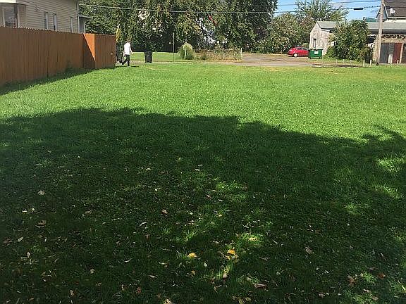 4th image of 4686 W 130th St