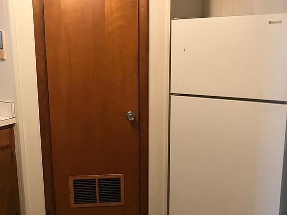 3rd image of 422 Maple St
