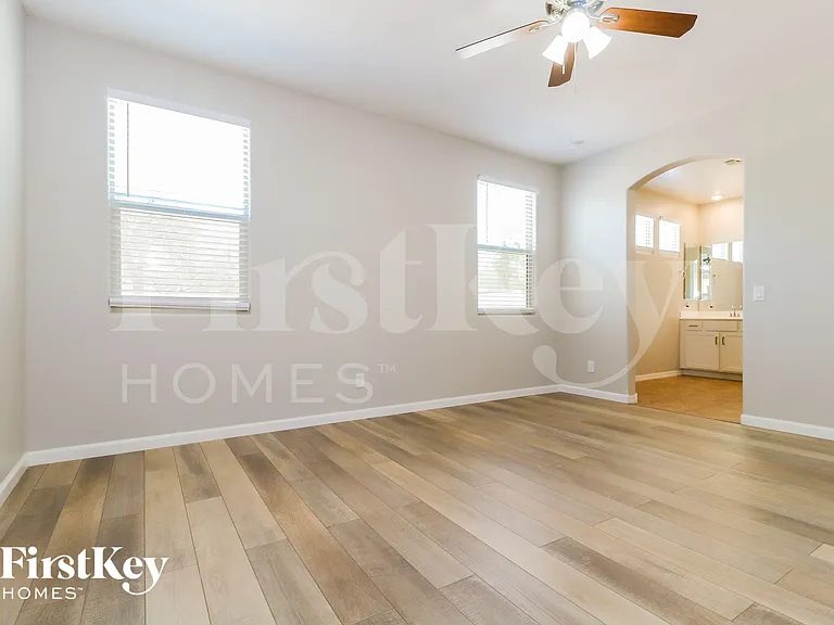 8920 W Jefferson St — Photo 8