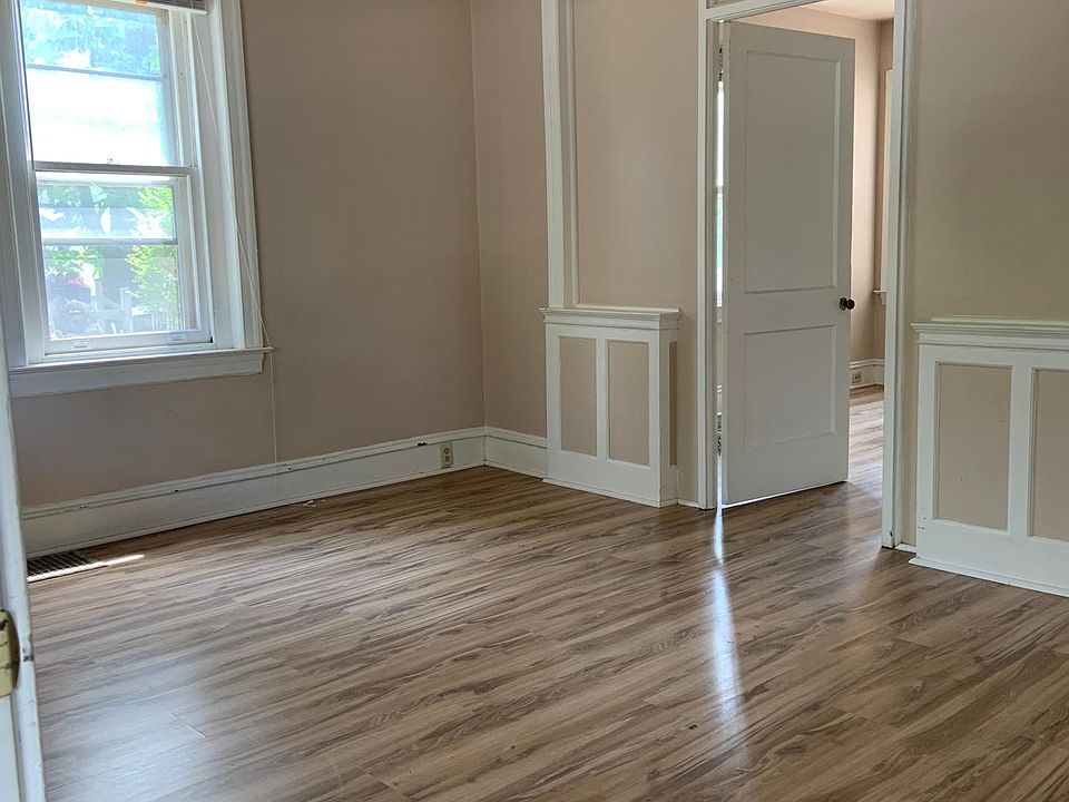 2nd image of 350 York Ave Floor 1