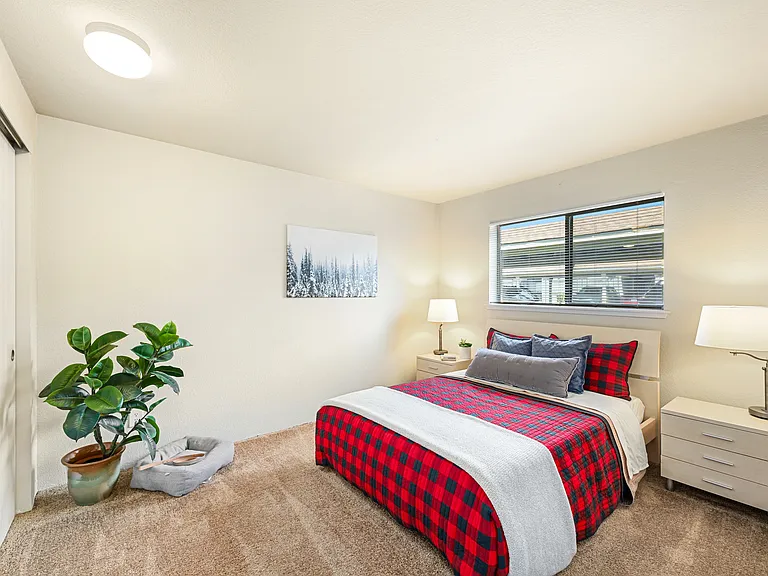 Rainier Pointe — Photo 20