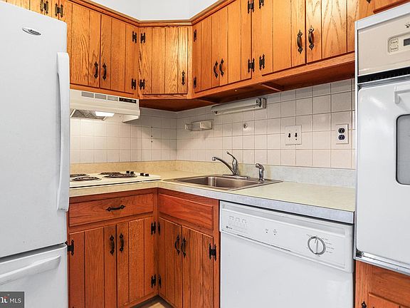 4th image of 1 Lawrence Rd B-unit G-2