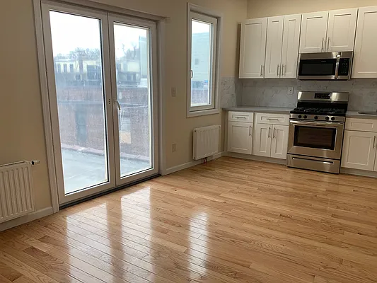 Rented by Capri Jet Realty Corp | media 8