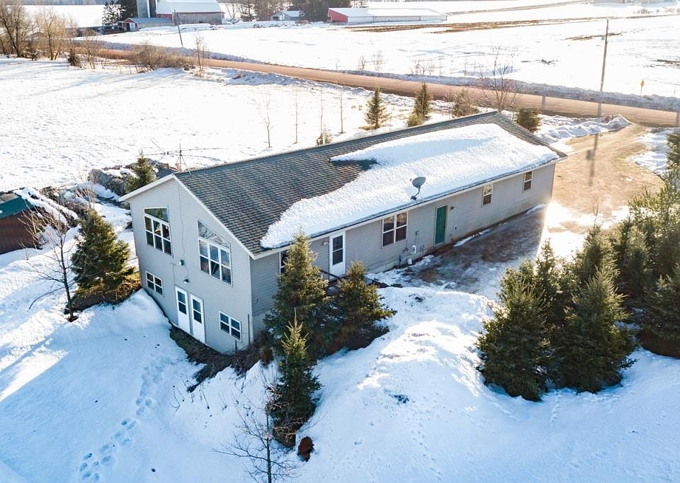 1st image of 227505 Hilldale Dr