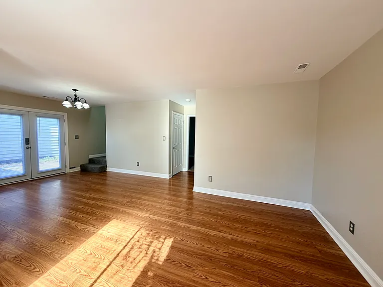 6517 Valene Ct — Photo 6