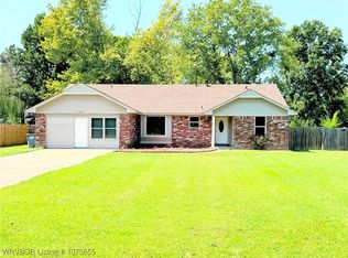 303 S Adams St, Lavaca, AR 72941