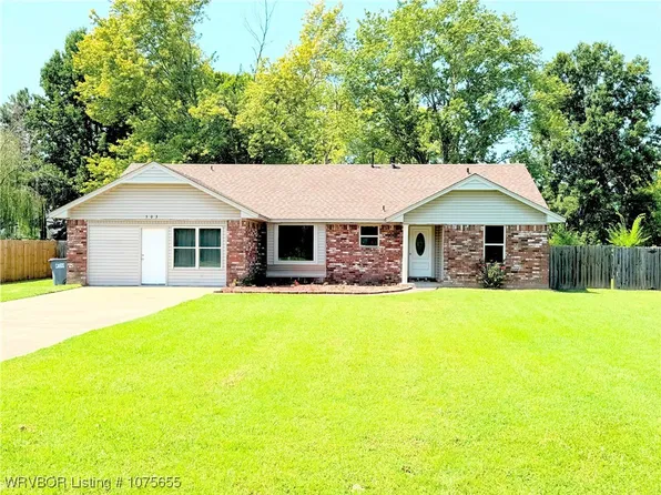 303 S Adams St, Lavaca, AR 72941