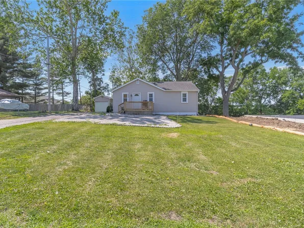 2453 E Douglas Ave, Des Moines, IA 50317