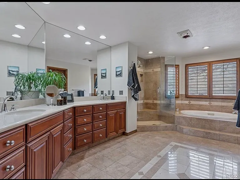 5 Tamarade Dr — Photo 9